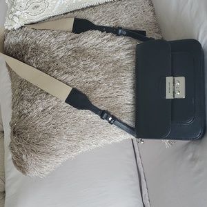 Like new MICHEAL KORS editor bag